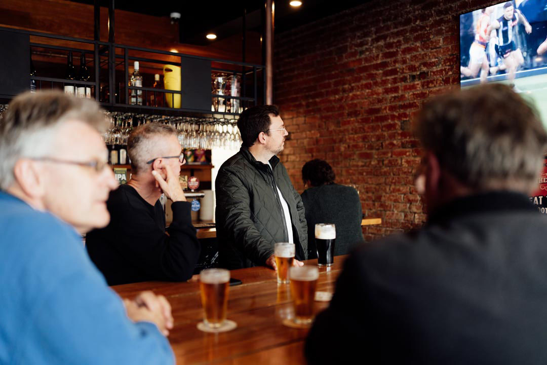 MAIN BAR